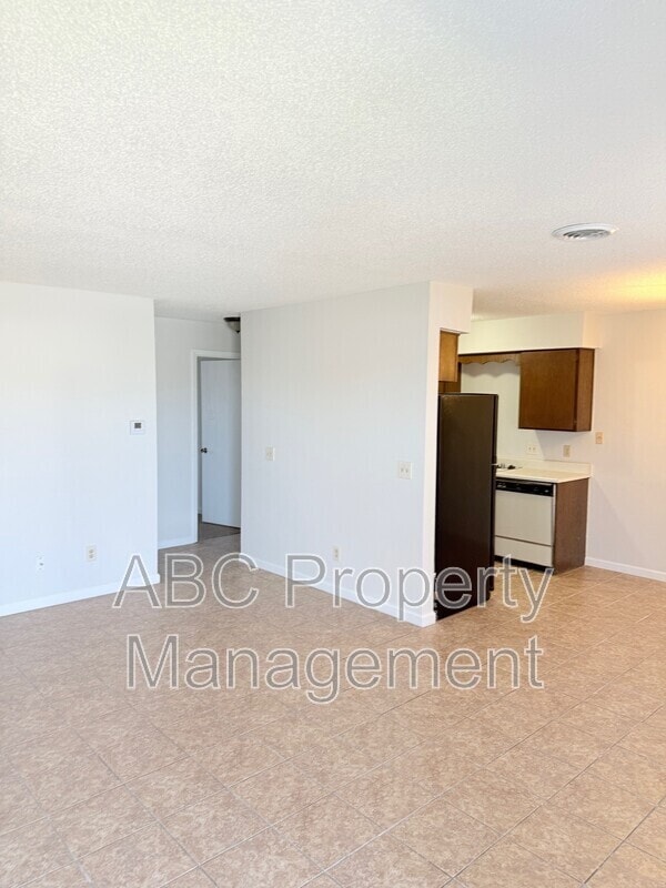 Primary Photo - 1210 W Bishop Dr