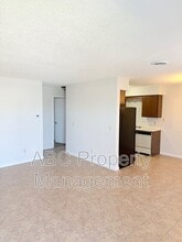 Building Photo - 1218 W Bishop Dr