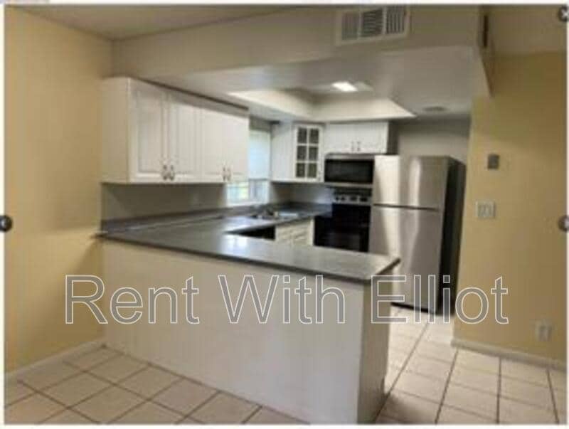 Primary Photo - 25 Laredo Pl