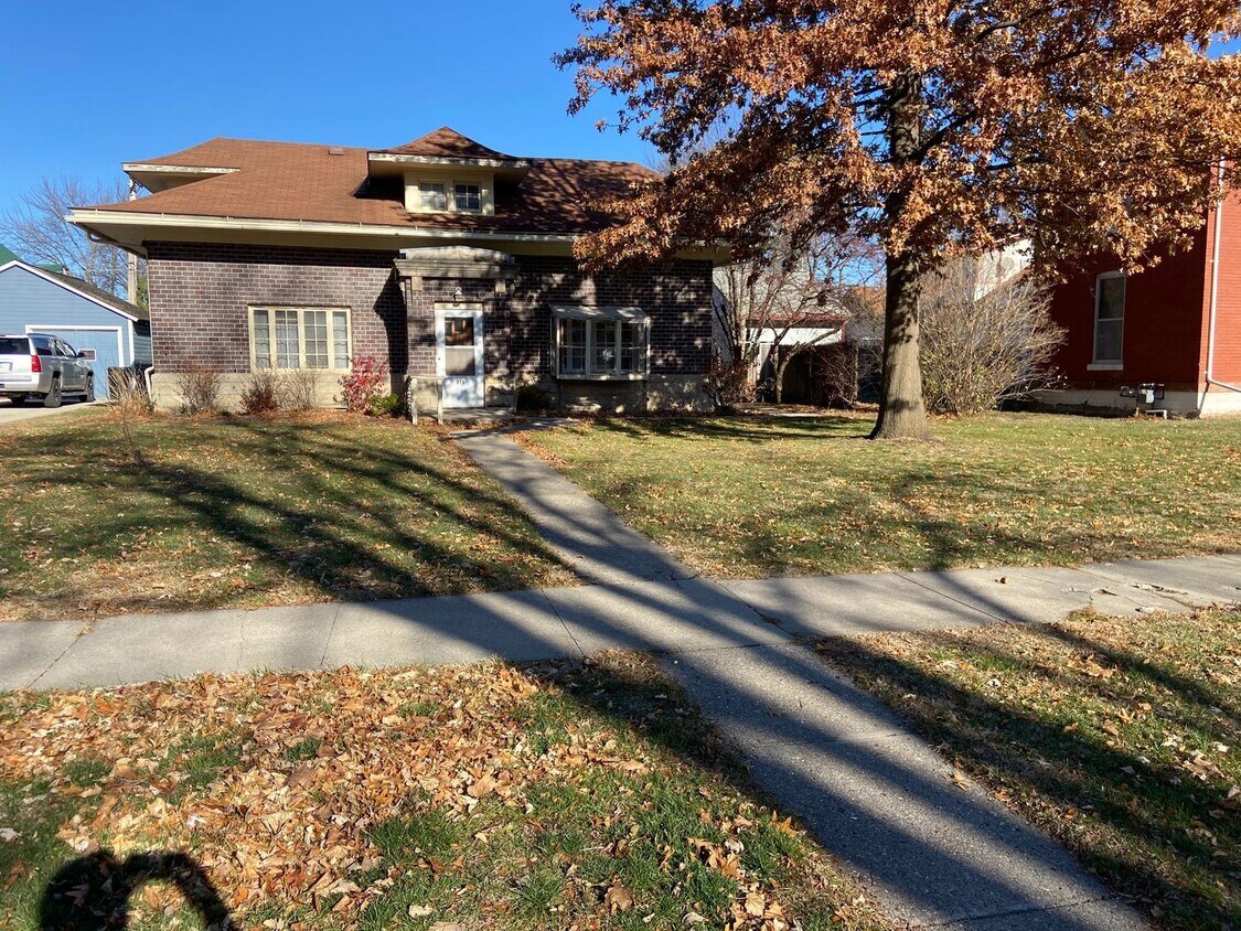 Primary Photo - 2 br, 1 bath House - 815 Division Street
