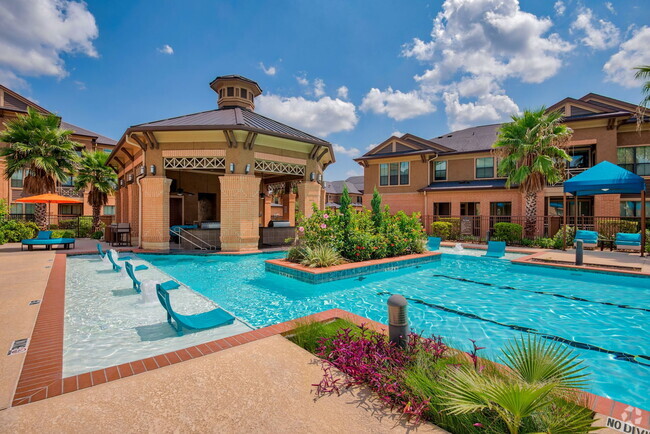 Building Photo - Grand Fountain