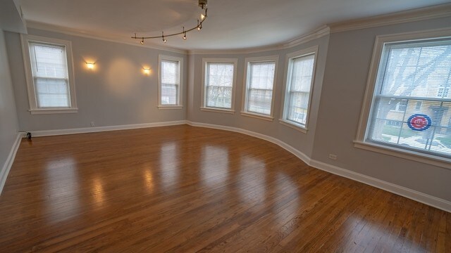 Building Photo - 5744 N Christiana Ave
