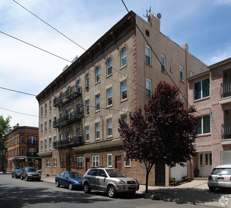 267269 Adams St, Newark, NJ 07105 Apartments in Newark, NJ