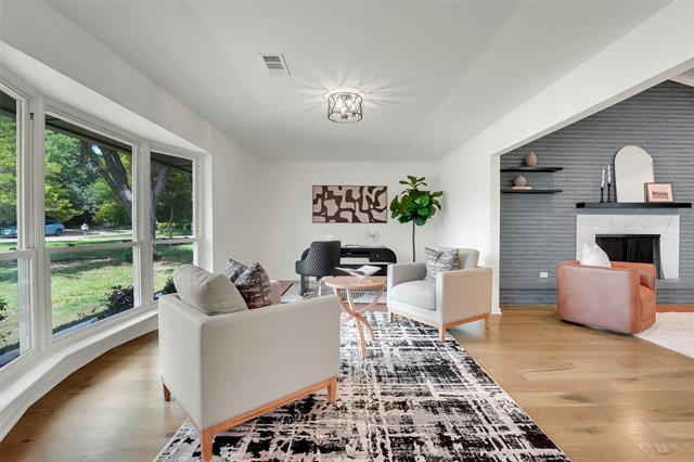 Foto del edificio - 6910 Midcrest Dr