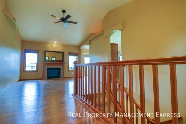 Building Photo - 7905 S Grass Creek Dr