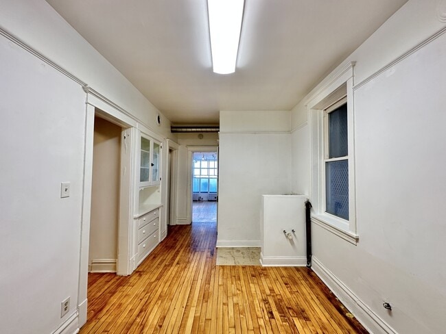 Building Photo - 3422 N Lincoln Ave