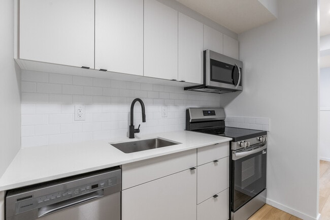 Building Photo - 11514-11587 87 St NW