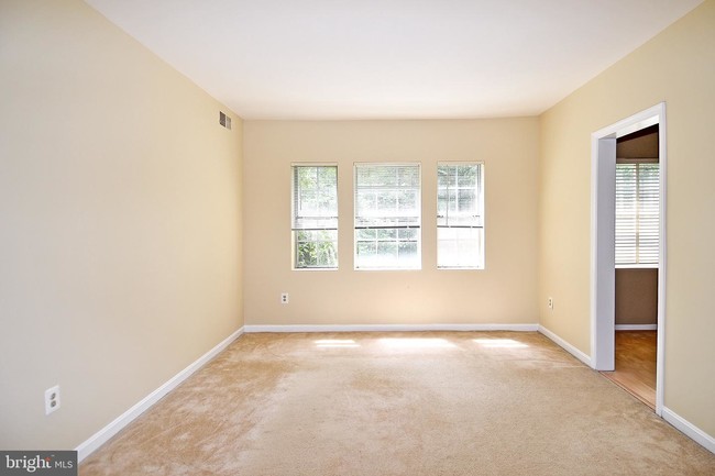 Building Photo - 1802 Key Blvd