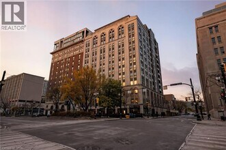 Building Photo - 118 King St E