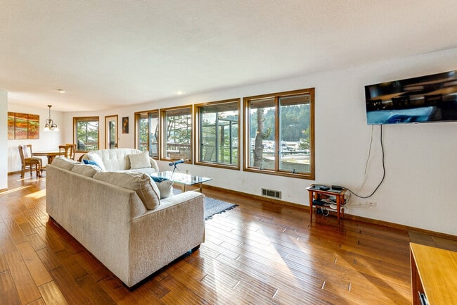 Building Photo - 902 Paiute Pl