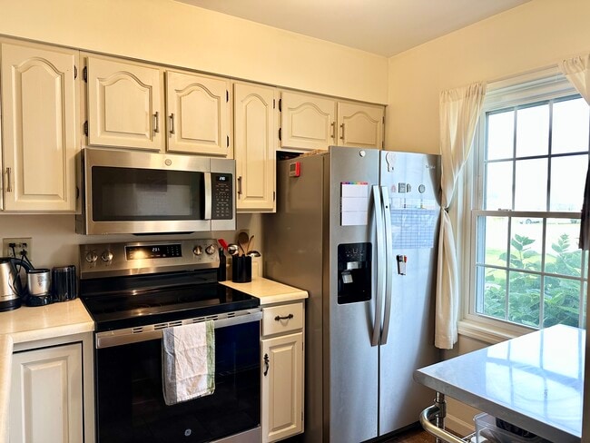 Building Photo - 116 Southview Ln
