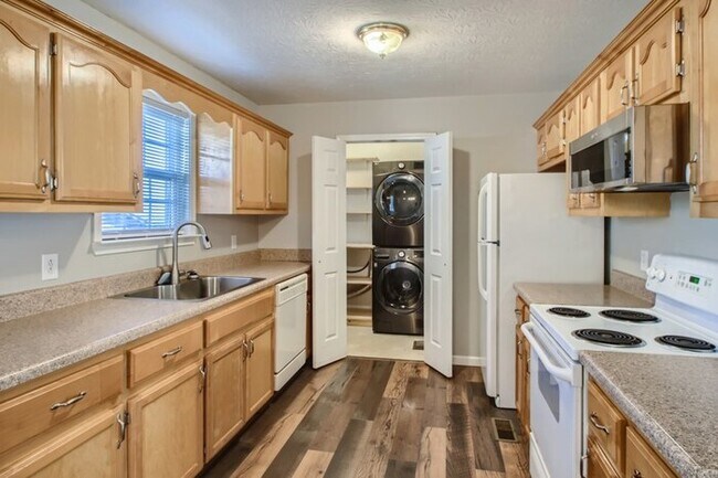 Foto del edificio - 1150 17Th Ave, E, Springfield, TN, 37172