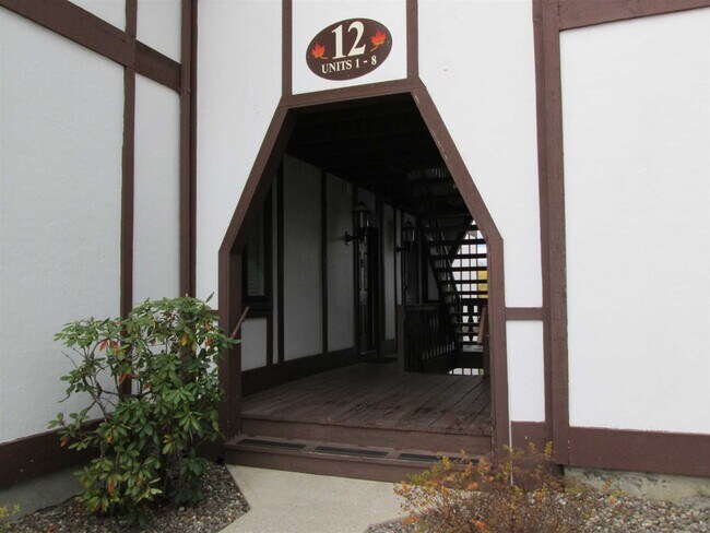 Building Photo - 12 Skyline Dr