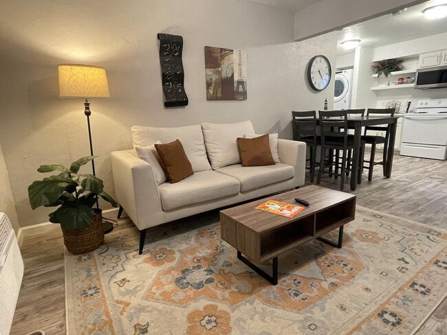 Building Photo - 915 W Weiland Ave