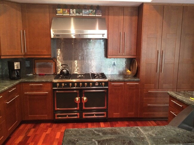 Foto del edificio - 5608 Roundtree Pl