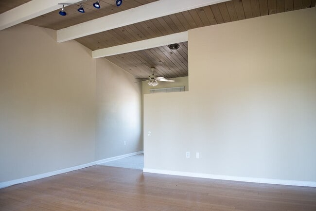 Building Photo - 121 W Arrellaga St