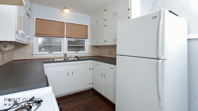 Building Photo - 343 S Vassar St