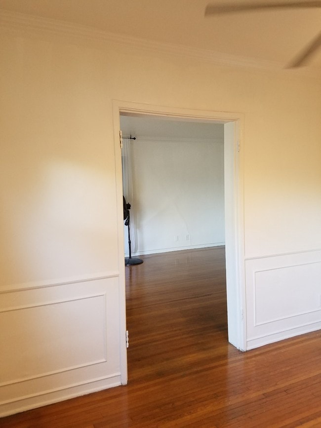 Building Photo - 6320 Whitsett Ave