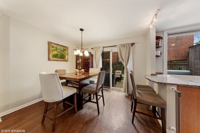 Foto del edificio - 603 W Dickens Ave