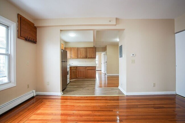Building Photo - 143 Skeele St