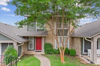 Building Photo - 1015 E Yager Ln