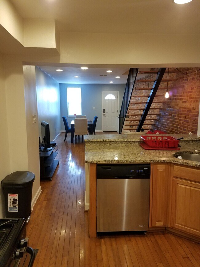 Foto del edificio - Charming 2Bedroom/1.5Bath Townhome in Uppe...