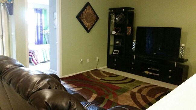 Foto del edificio - 3650 Lawndale Ln N