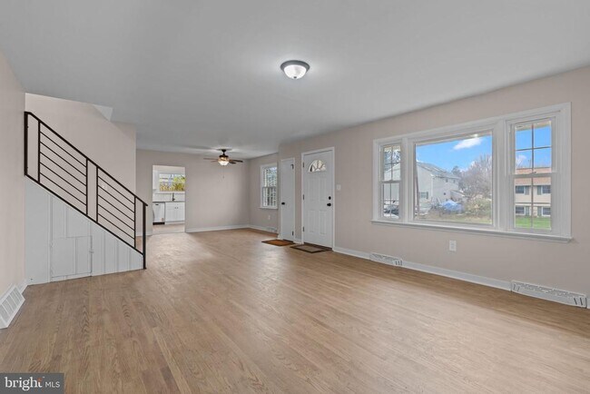 Building Photo - 131 Kipling Dr