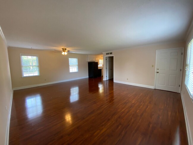 Building Photo - 2 Bedroom, 1 Bath Condo Minutes from AU an...