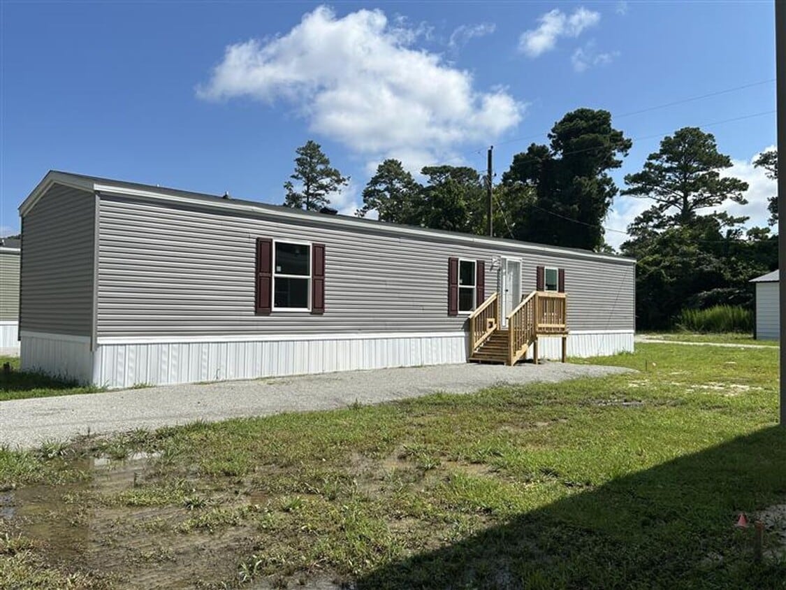 Primary Photo - 127 Hubert Blvd