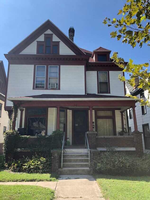 Building Photo - 310 S 6th St