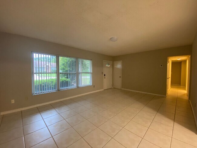 Foto del edificio - 1421 Ridgecrest Rd