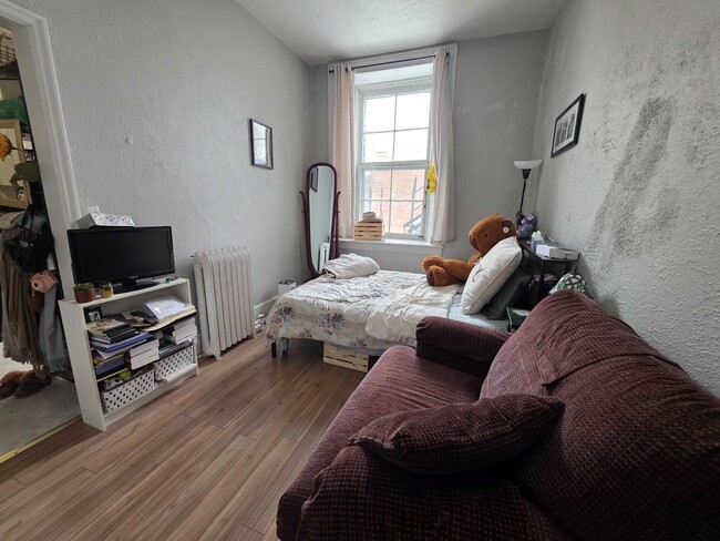 Building Photo - 134 Earl St