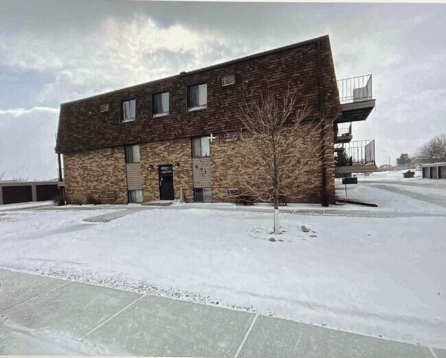 671 24th St W Unit 4, Dickinson, ND 58601 Condo for Rent in