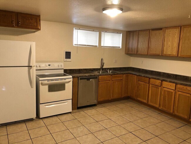 Building Photo - Basement Home! 2BD/ 1BA