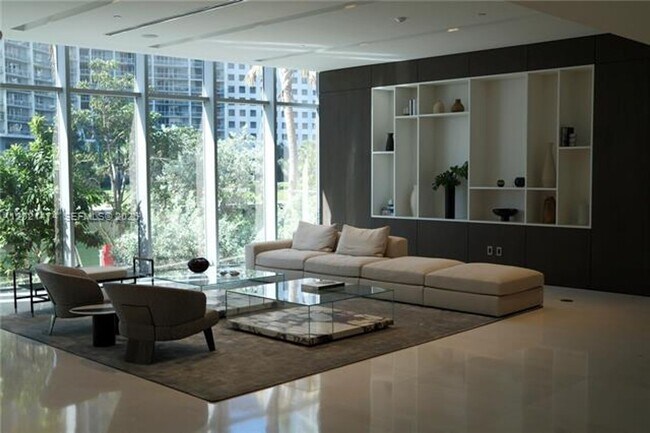 Building Photo - 300 Biscayne Blvd Way