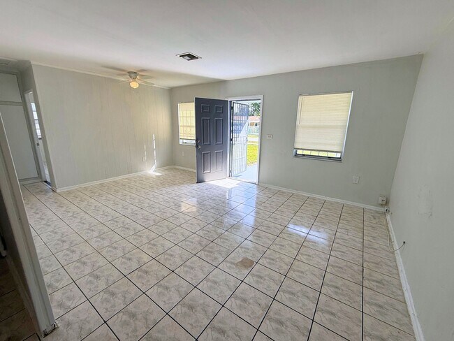 Foto del edificio - 2951 NW 164th St