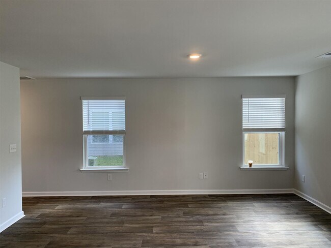 Building Photo - 235 Spencer Cir