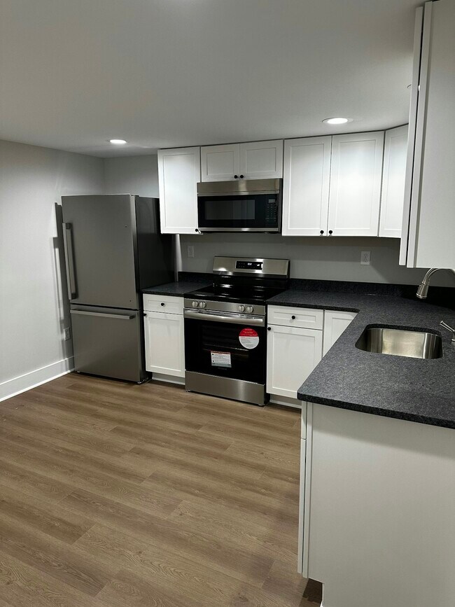 Building Photo - 2110 E Raccoon Valley Dr