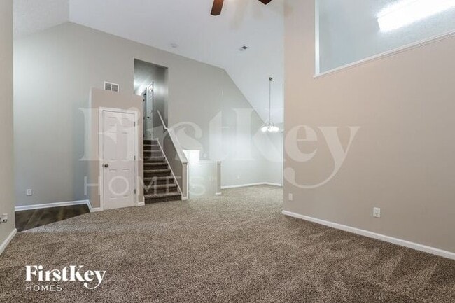 Foto del edificio - 5835 Shadewater Dr