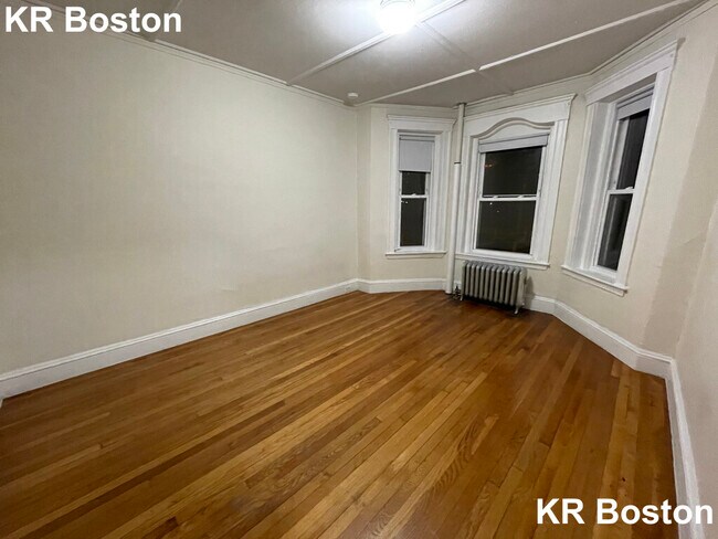 Building Photo - 1321 Boylston St