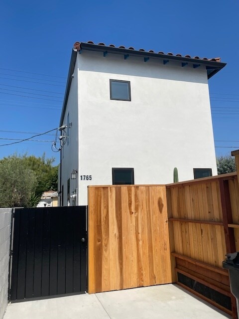 Foto del edificio - 1763 S Crescent Heights Blvd