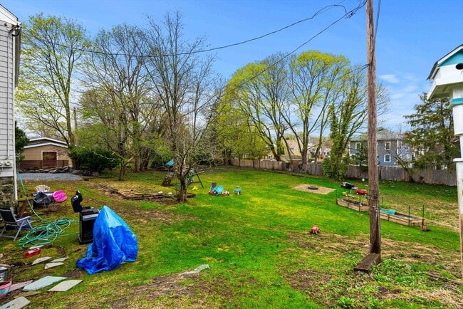 Foto del edificio - 9 Maple Cir