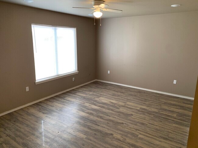 Building Photo - 3611 E 3rd Pl