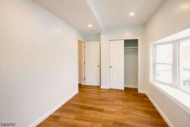 Building Photo - 212 Erie St