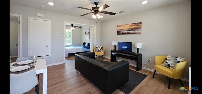 Building Photo - 1701 Sycamore St