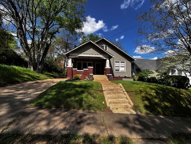 Foto principal - 1029 E 5th St