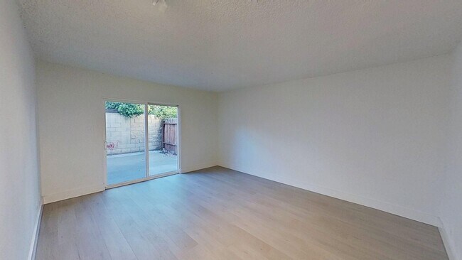 Foto del interior - 437-443 W Valencia Dr