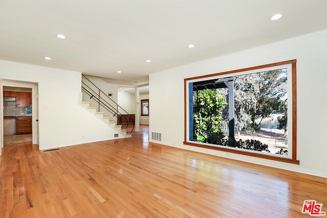 Building Photo - 2331 W Silver Lake Dr
