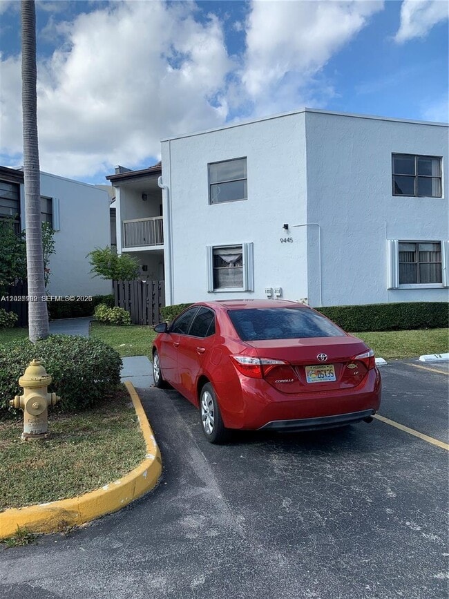 Building Photo - 9445 Fontainebleau Blvd